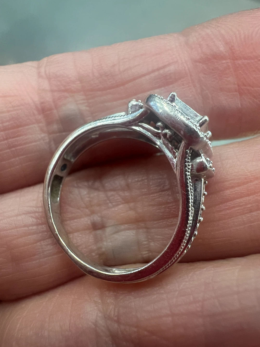 10 Karat White Gold Diamond Ring size 4.5 - photo 2