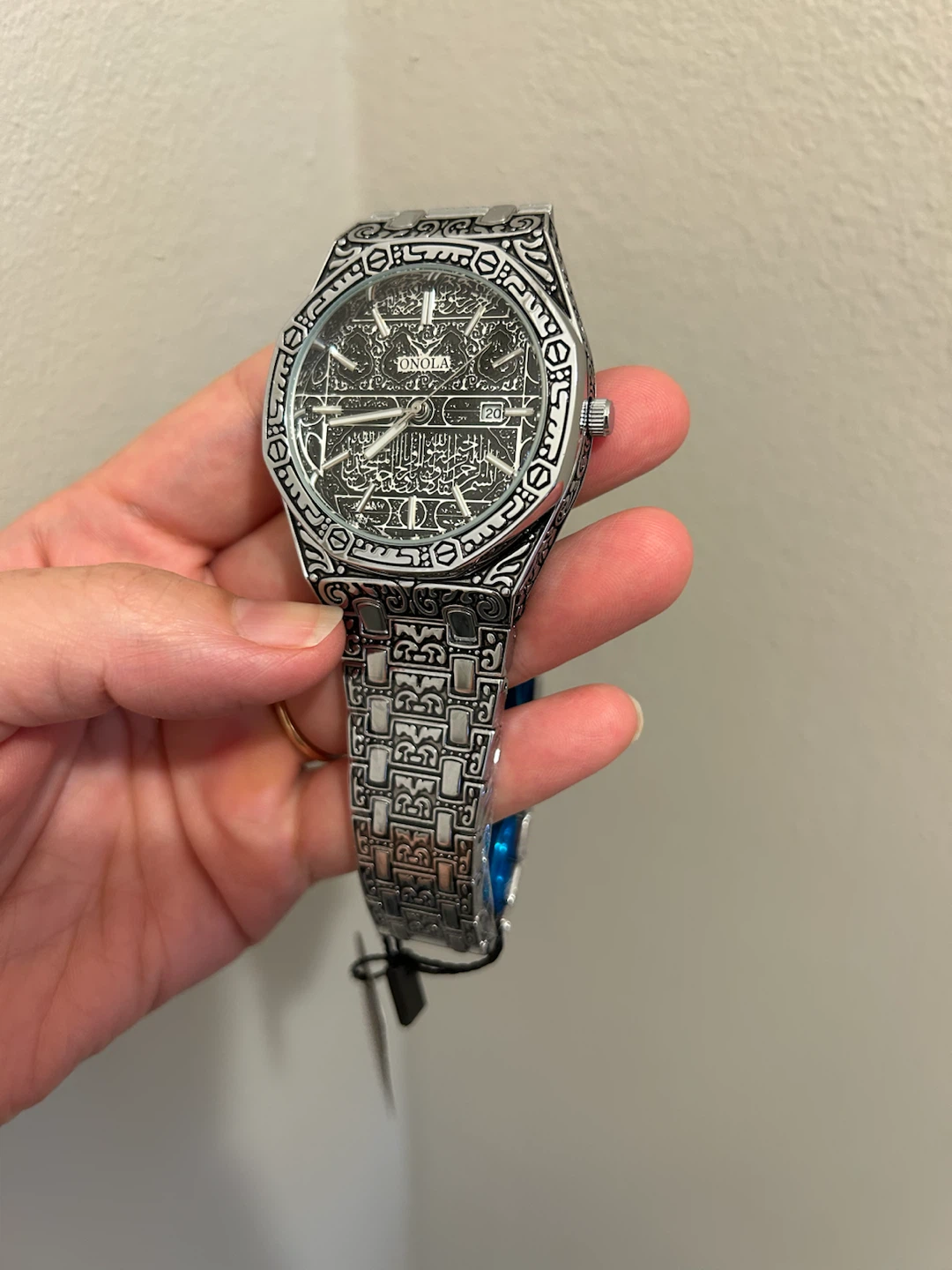 Brand New ONOLA Men's Engraved Quartz Watch - Silver - photo 3