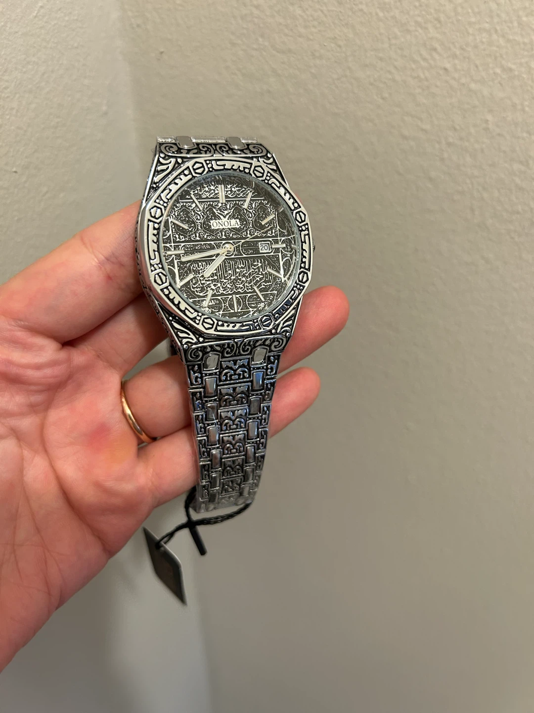 Brand New ONOLA Men's Engraved Quartz Watch - Silver - photo 4