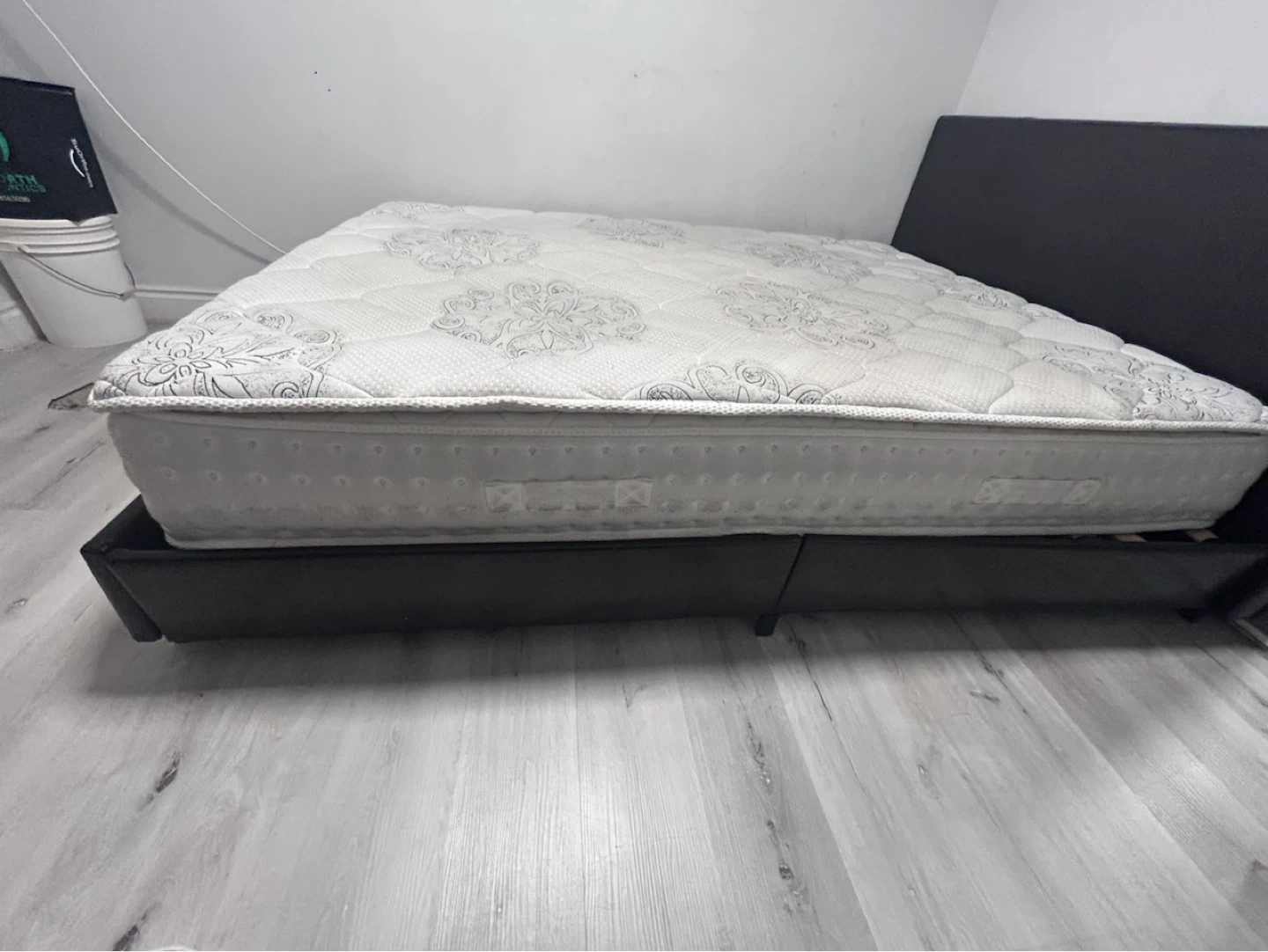 Queen Size Mattress - photo 3