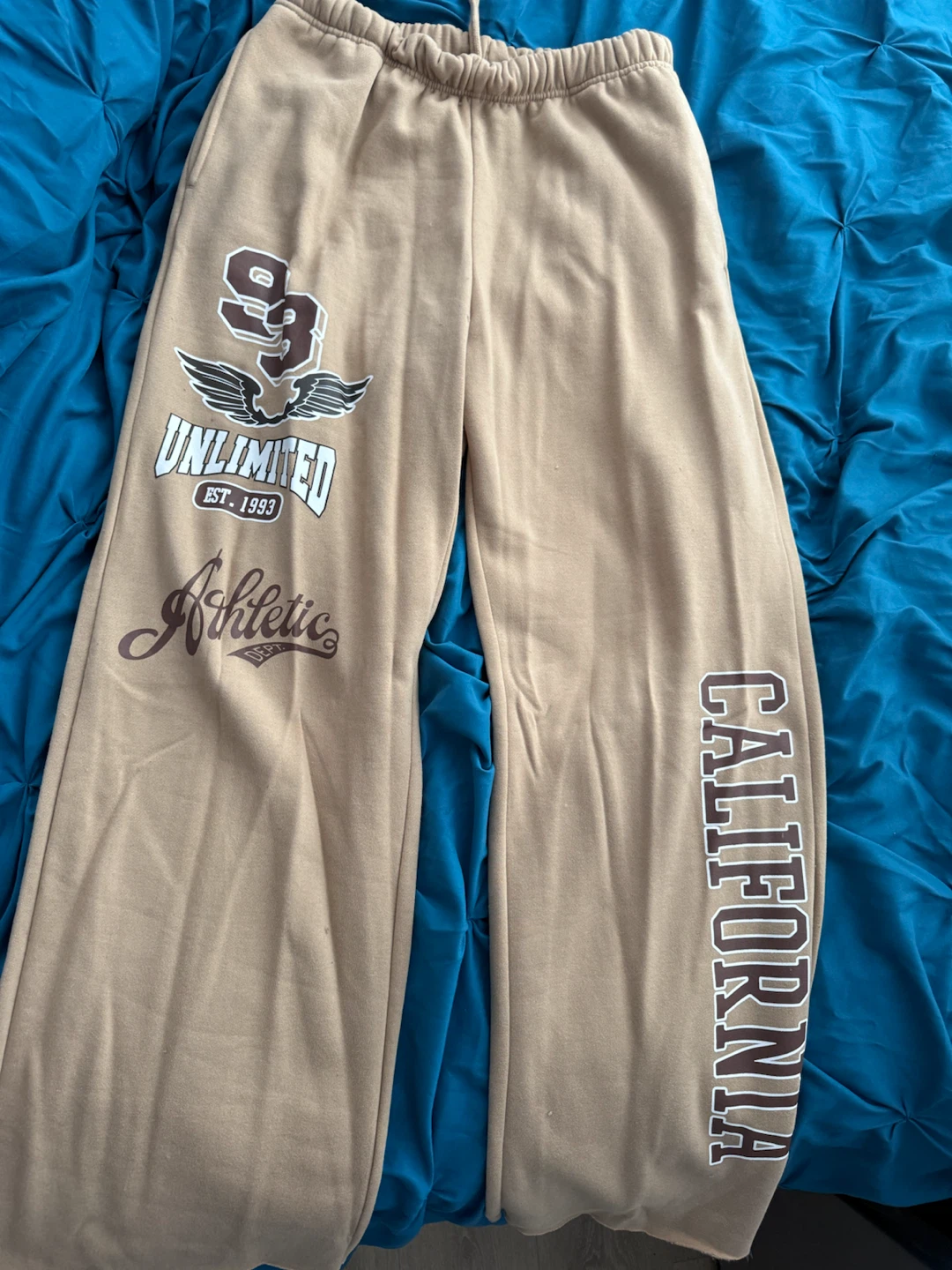 California Est. 1993 Cropped Hoodie and Sweatpants Set - photo 4
