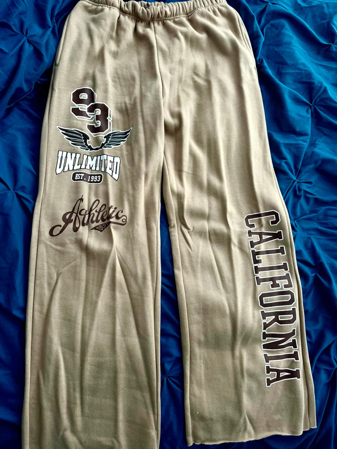 California Est. 1993 Cropped Hoodie and Sweatpants Set - photo 2