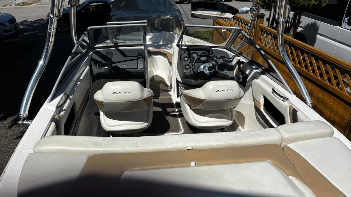 Larson Bowrider Boat - photo 2