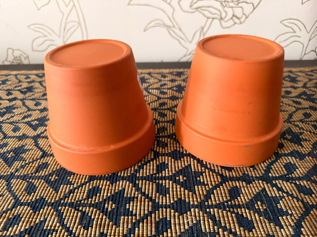 Two Terracotta Pots - photo 4