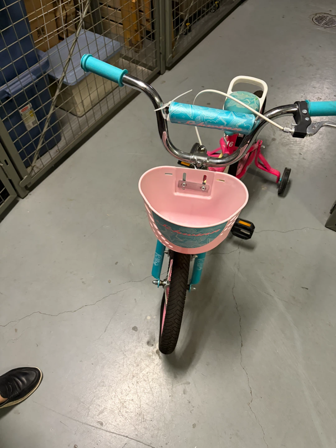 Schwinn Kids Bicycle with Training Wheels and Basket - photo 2