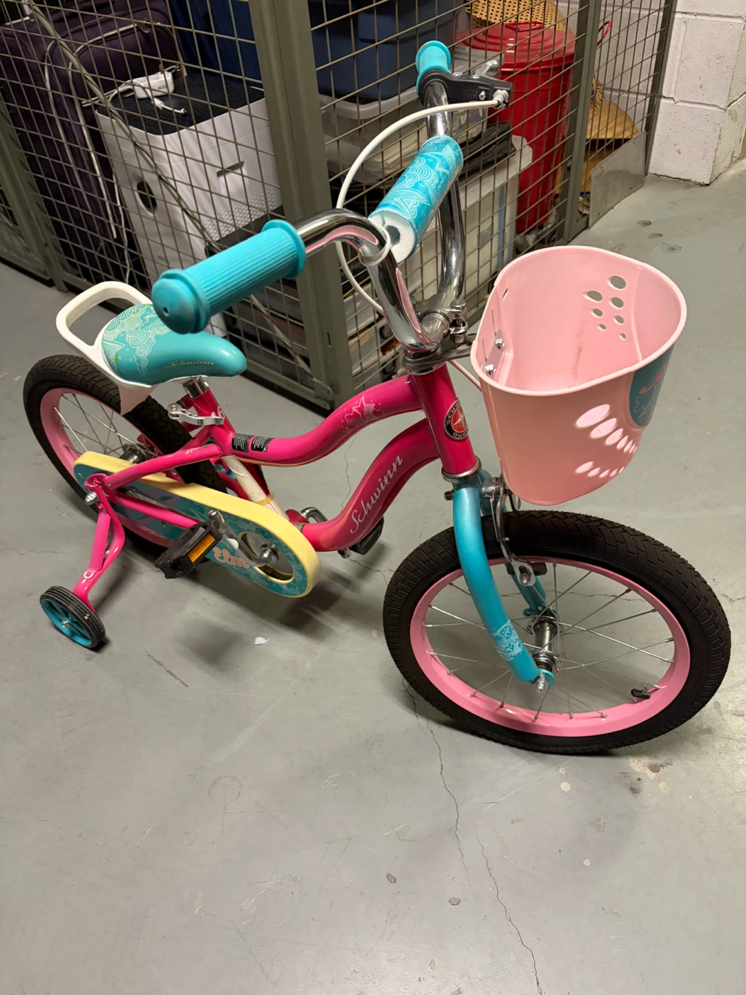 Schwinn Kids Bicycle with Training Wheels and Basket - photo 3