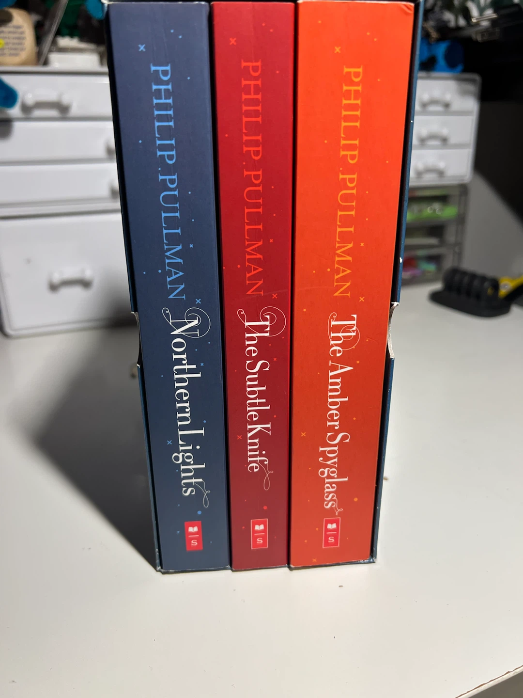 Philip Pullman Trilogy Box Set - photo 2