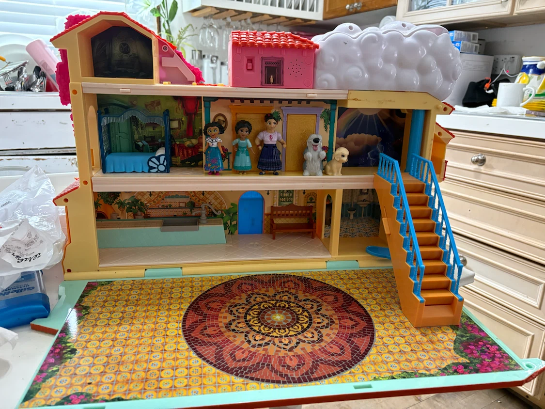 Disney Encanto Madrigal House Playset - photo 2