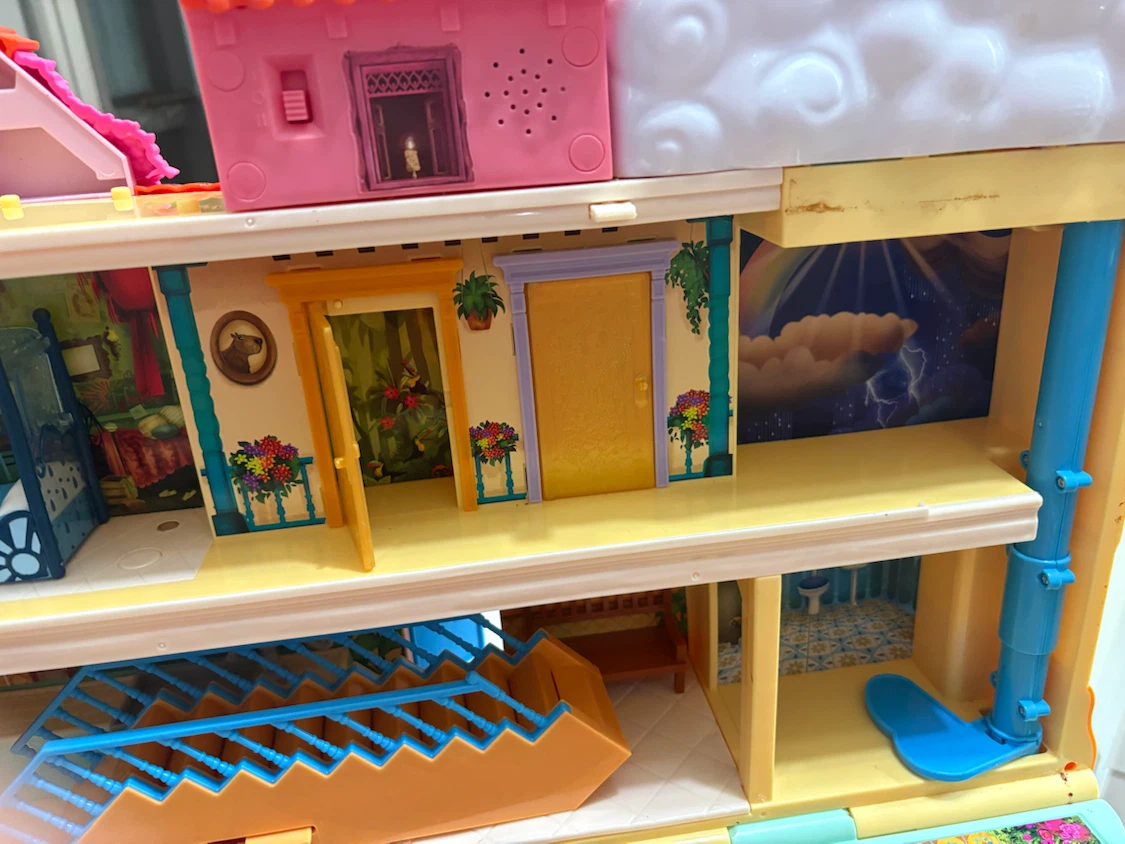 Disney Encanto Madrigal House Playset - photo 3