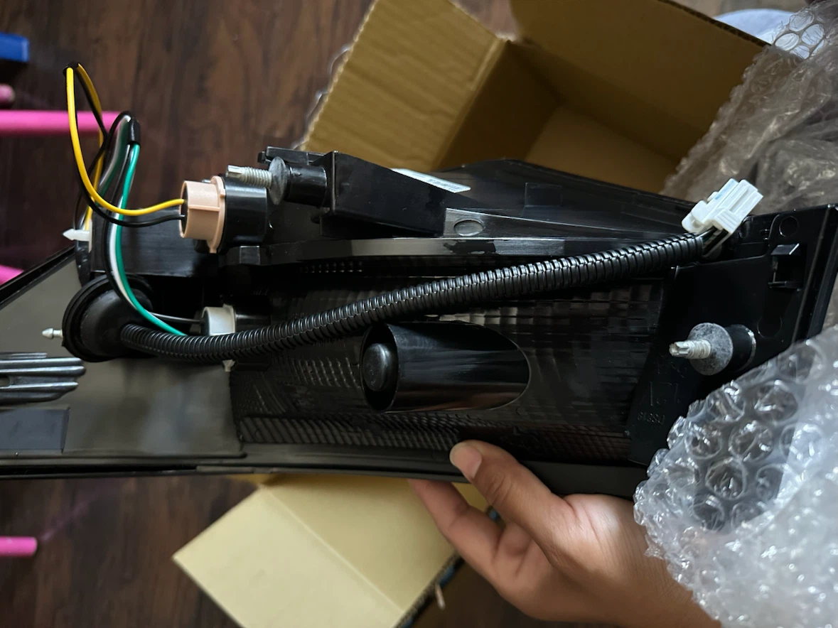 Nissan driver side tail light 2025 - photo 2