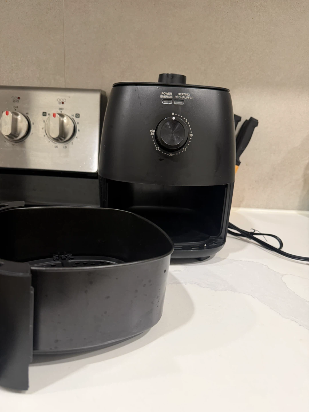 Compact Black Air Fryer (2L) - photo 3