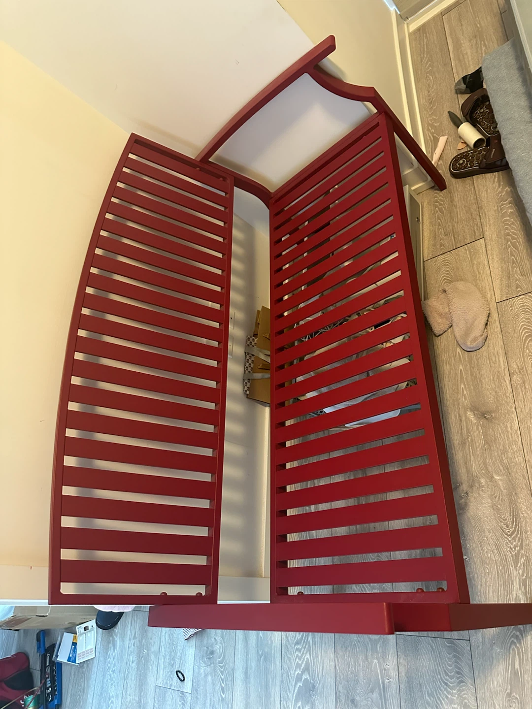 Red Metal bench - photo 2