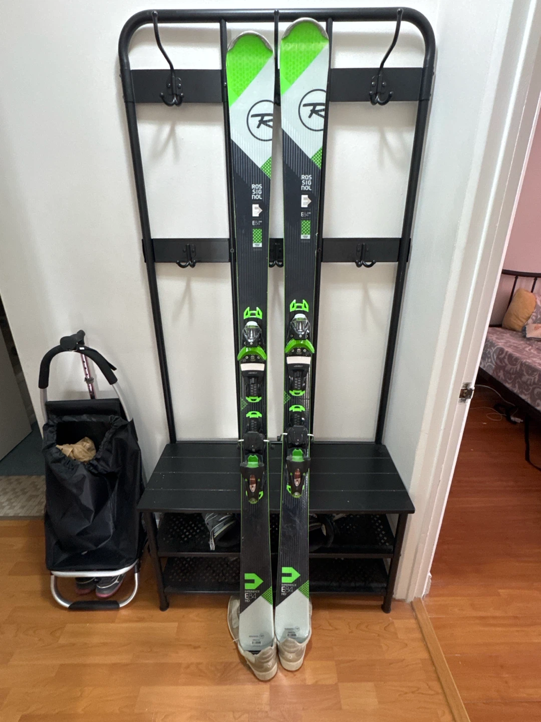 Rossignol E84HD Skis with LOOK Bindings