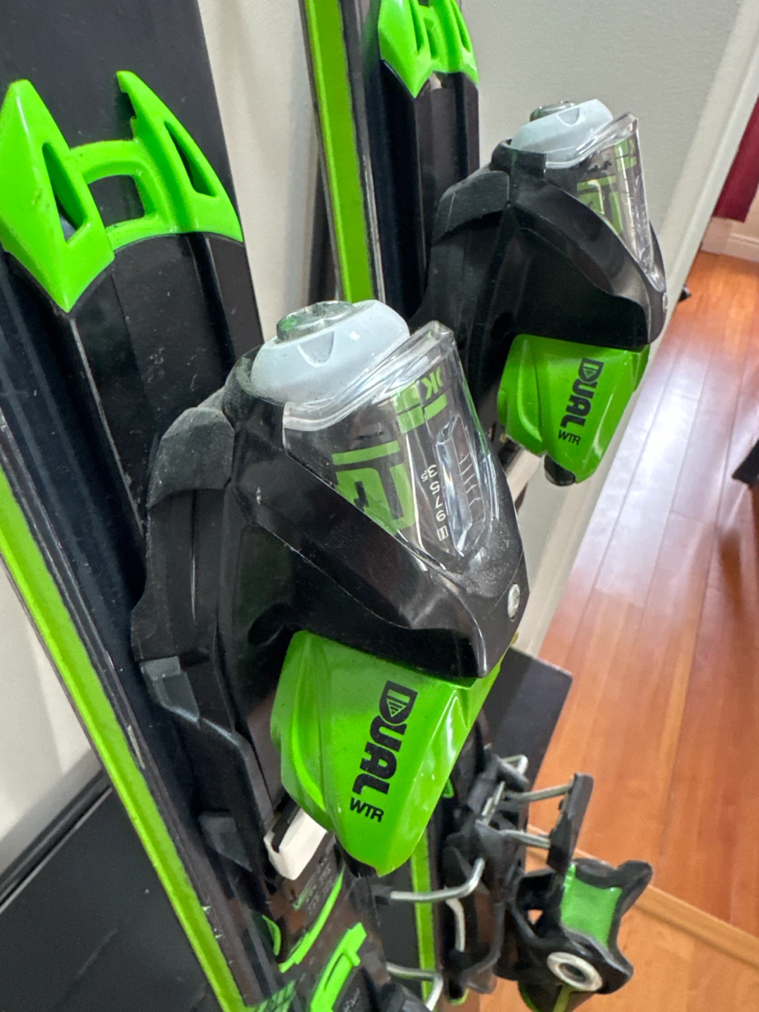 Rossignol E84HD Skis with LOOK Bindings - photo 3