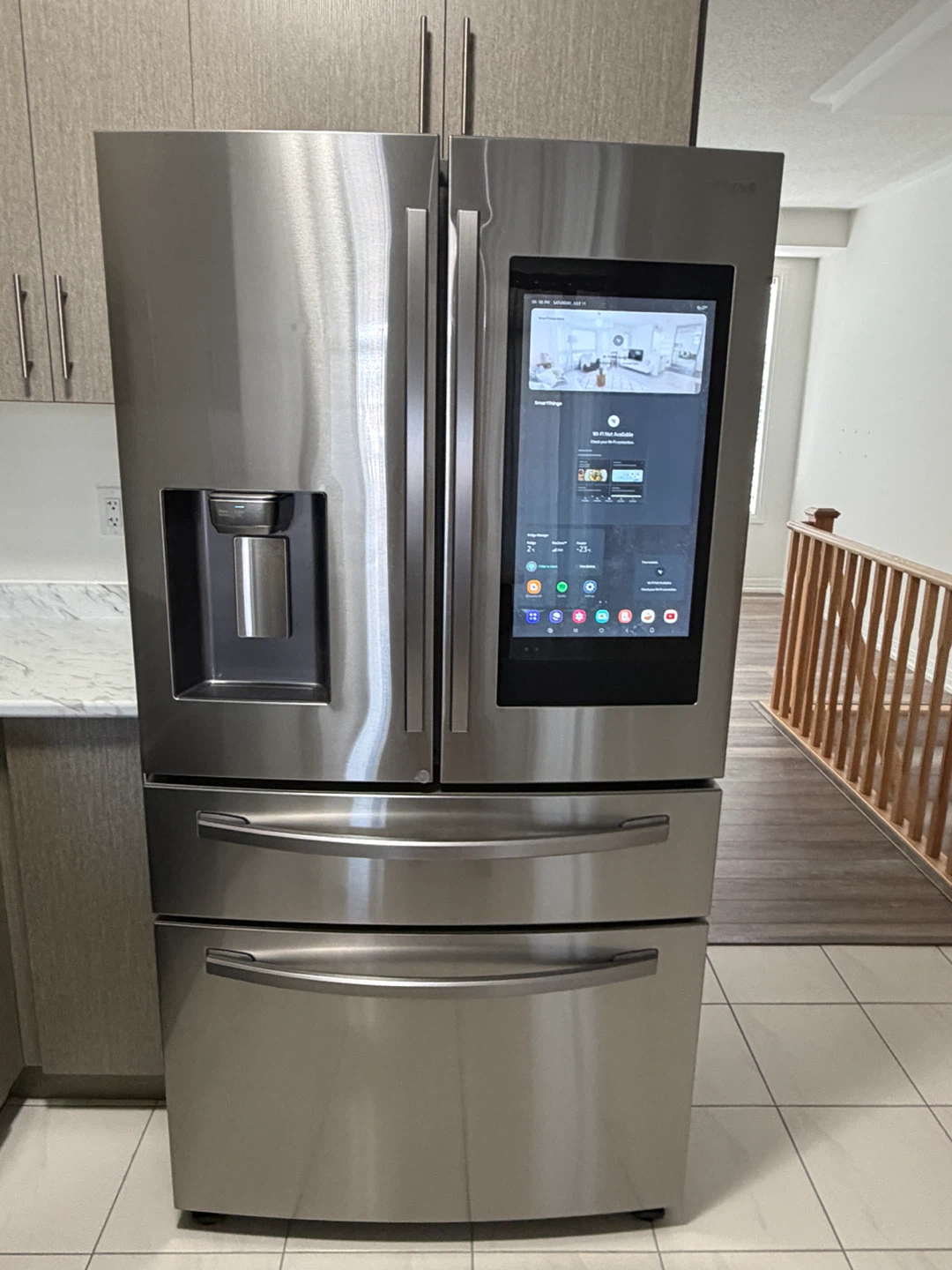 URGENT! Samsung Family Hub French 4 Door Refrigerator - photo 2