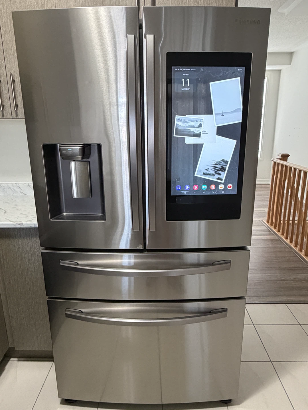 URGENT! Samsung Family Hub French 4 Door Refrigerator - photo 3