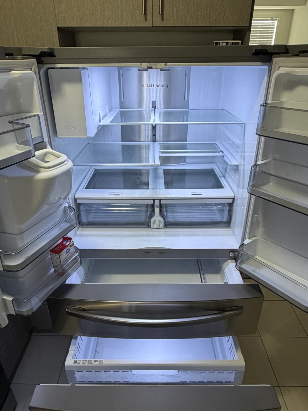 URGENT! Samsung Family Hub French 4 Door Refrigerator - photo 4