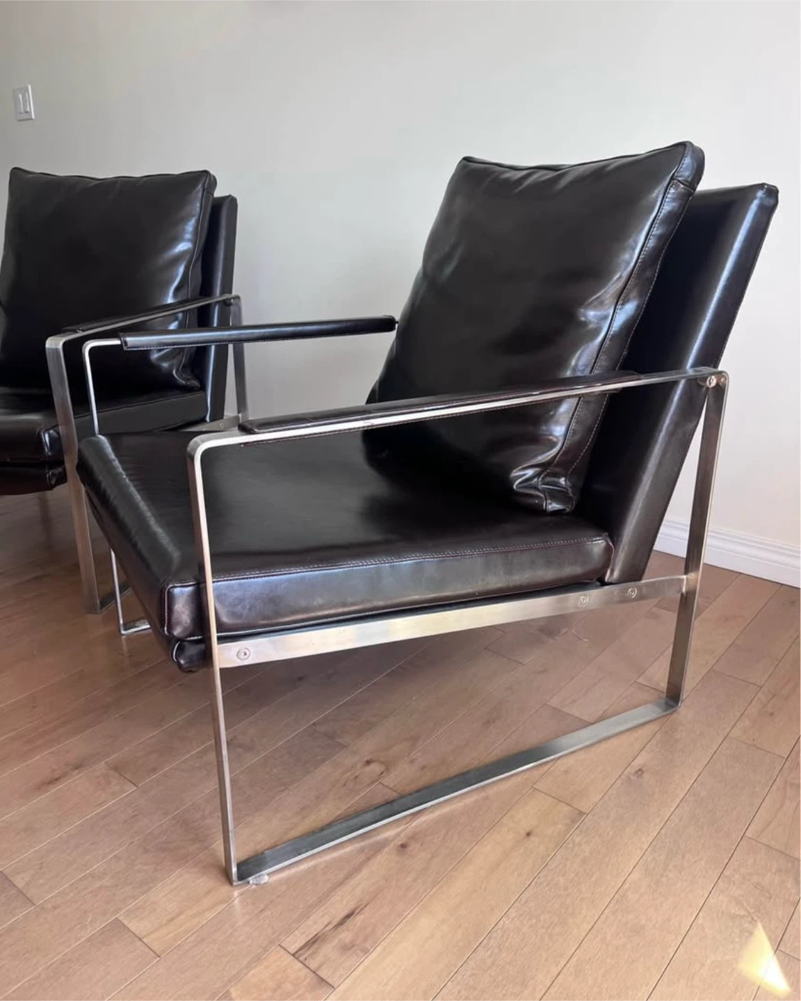 Genuine Mid-century Modern leather arm chairs (2) - photo 2