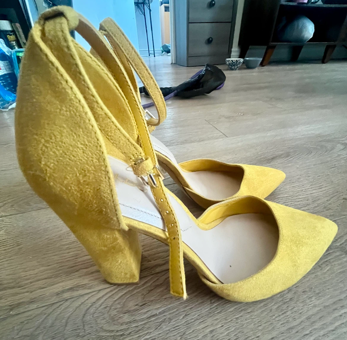 ALDO Yellow Suede Heels  size 8.5 with Ankle Strap - photo 2