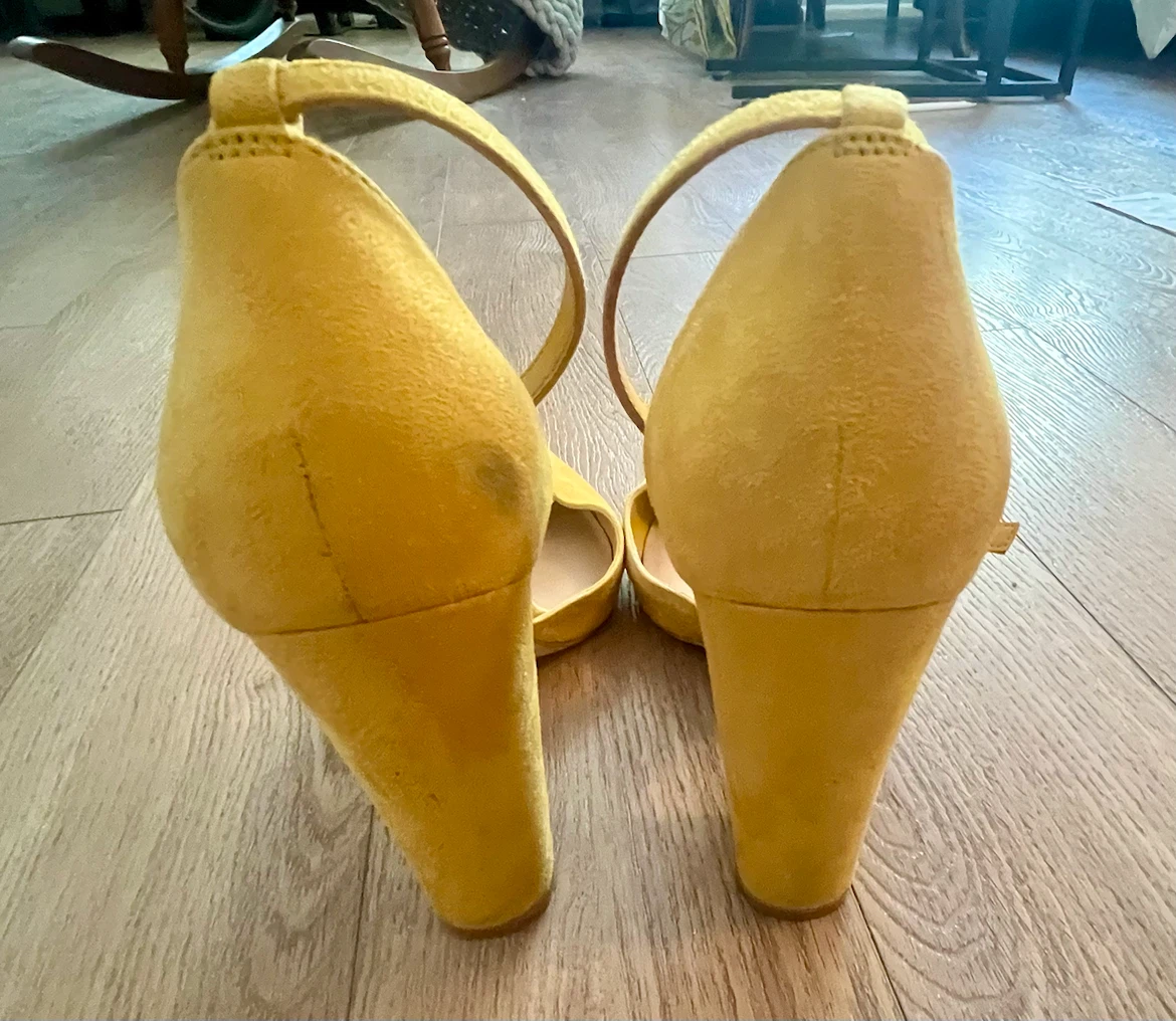 ALDO Yellow Suede Heels  size 8.5 with Ankle Strap - photo 3
