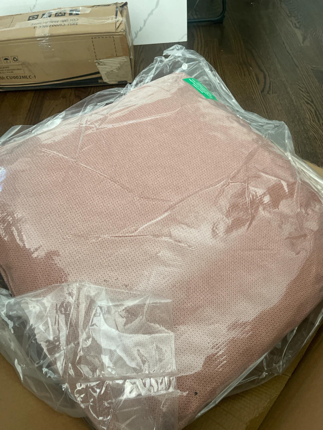 New—- Modern Accent Chair with pink Cushion - photo 2