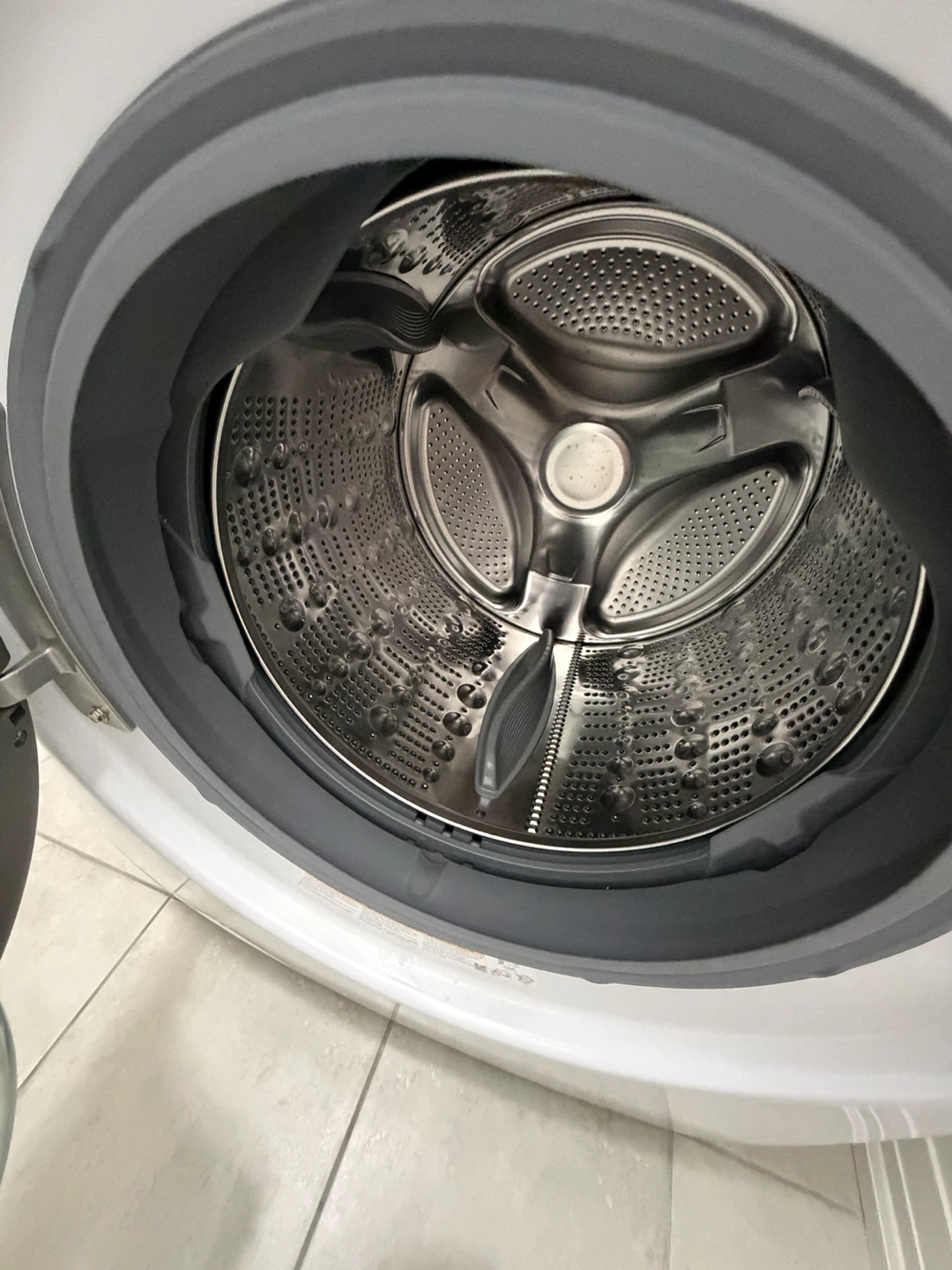 LG ThinQ Front-Load Washer & Dryer Set in excellent condition. - photo 5