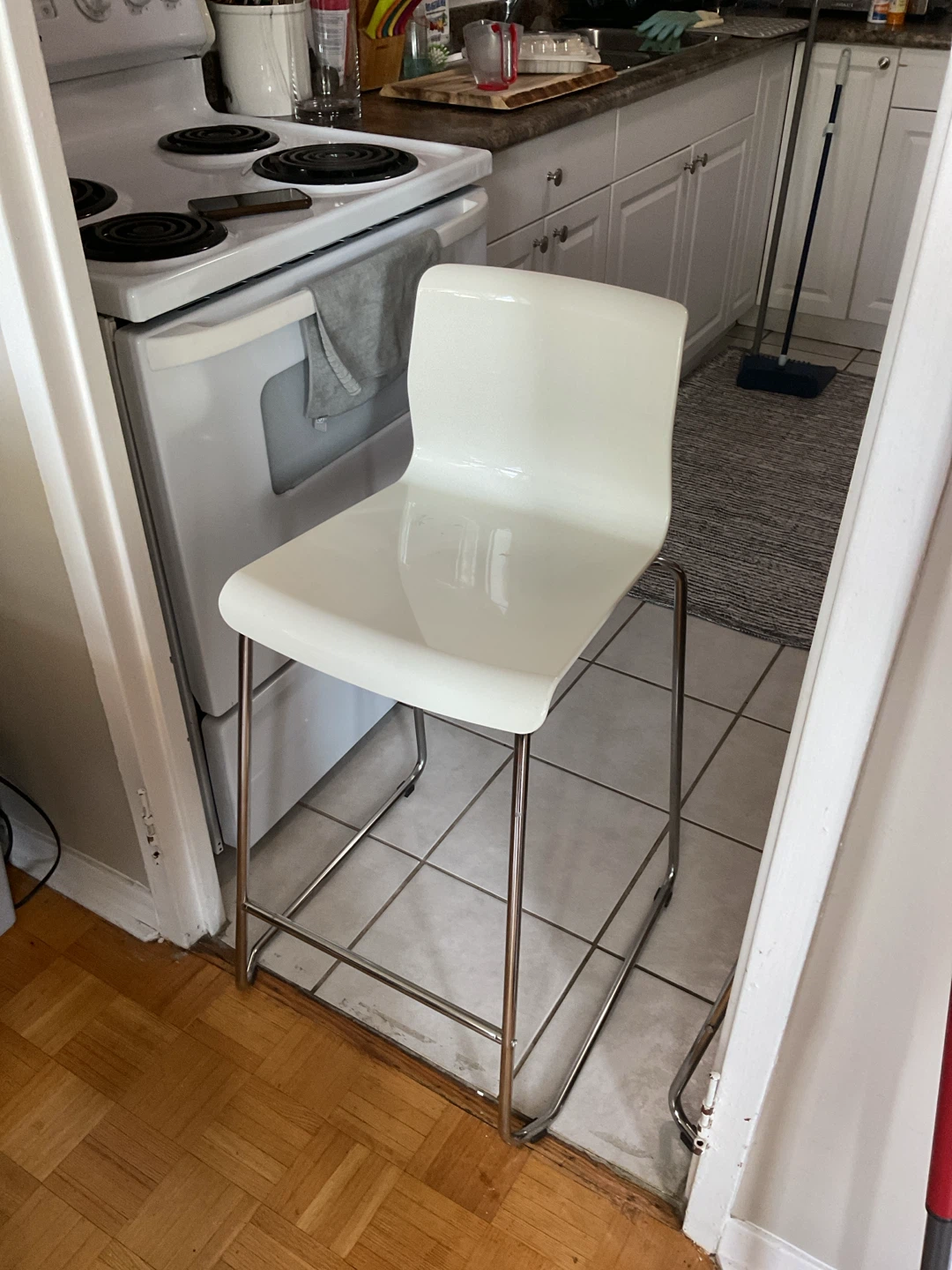 White Bar Stool with table