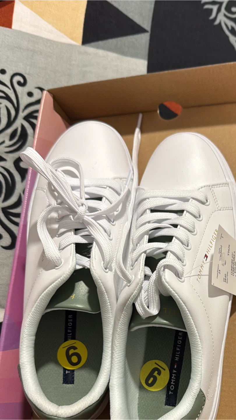 Tommy Hilfiger White Leather Sneakers - Size 6