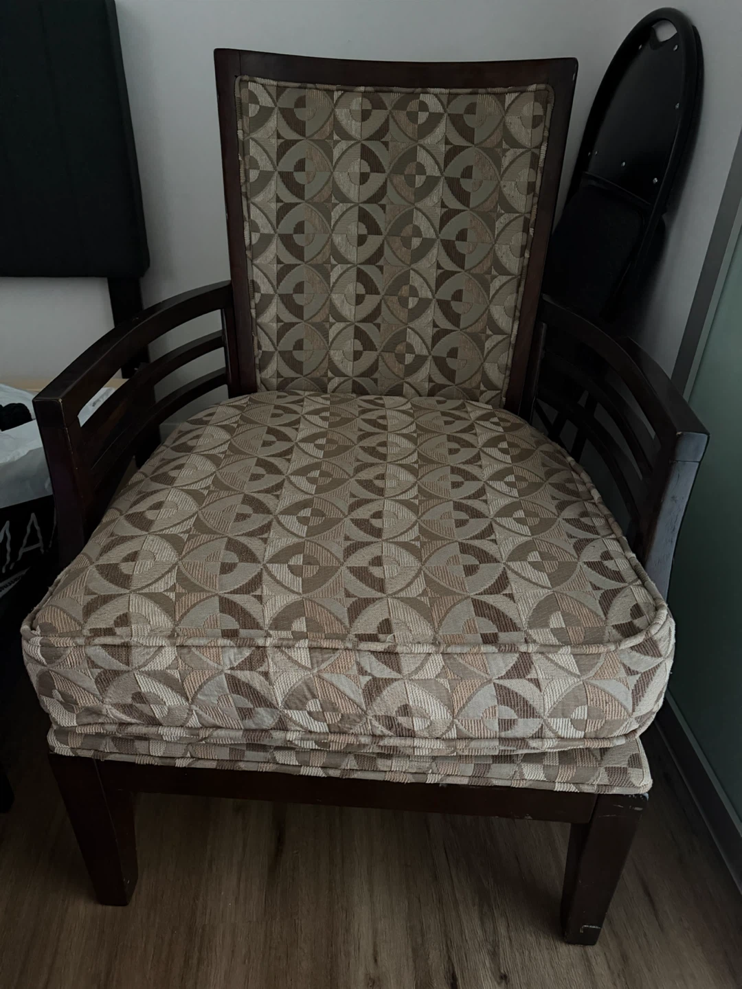 2 Rocking Chairs, 2 Chairs & 2 Single Sofas - photo 3