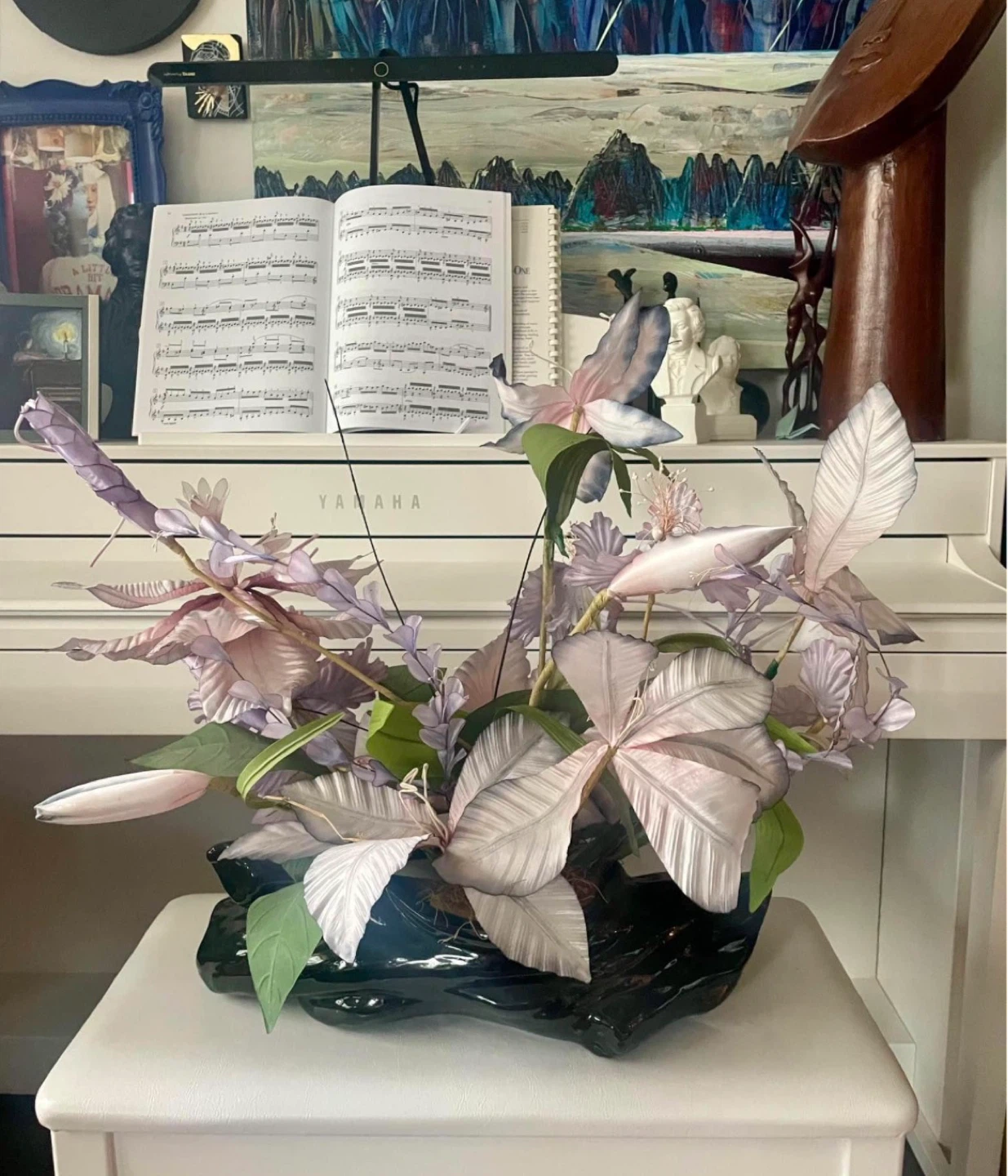Beautiful Planter with Faux Flower arrangement - photo 3
