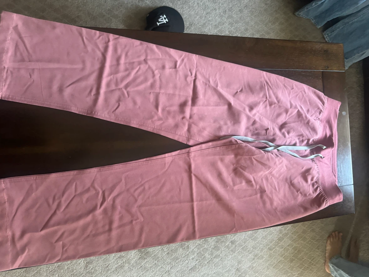 FIGS Scrubs Pants - Rose Pink