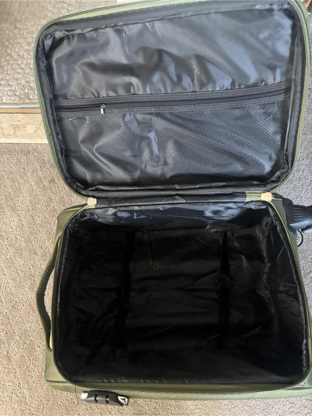 Suitcase - photo 3