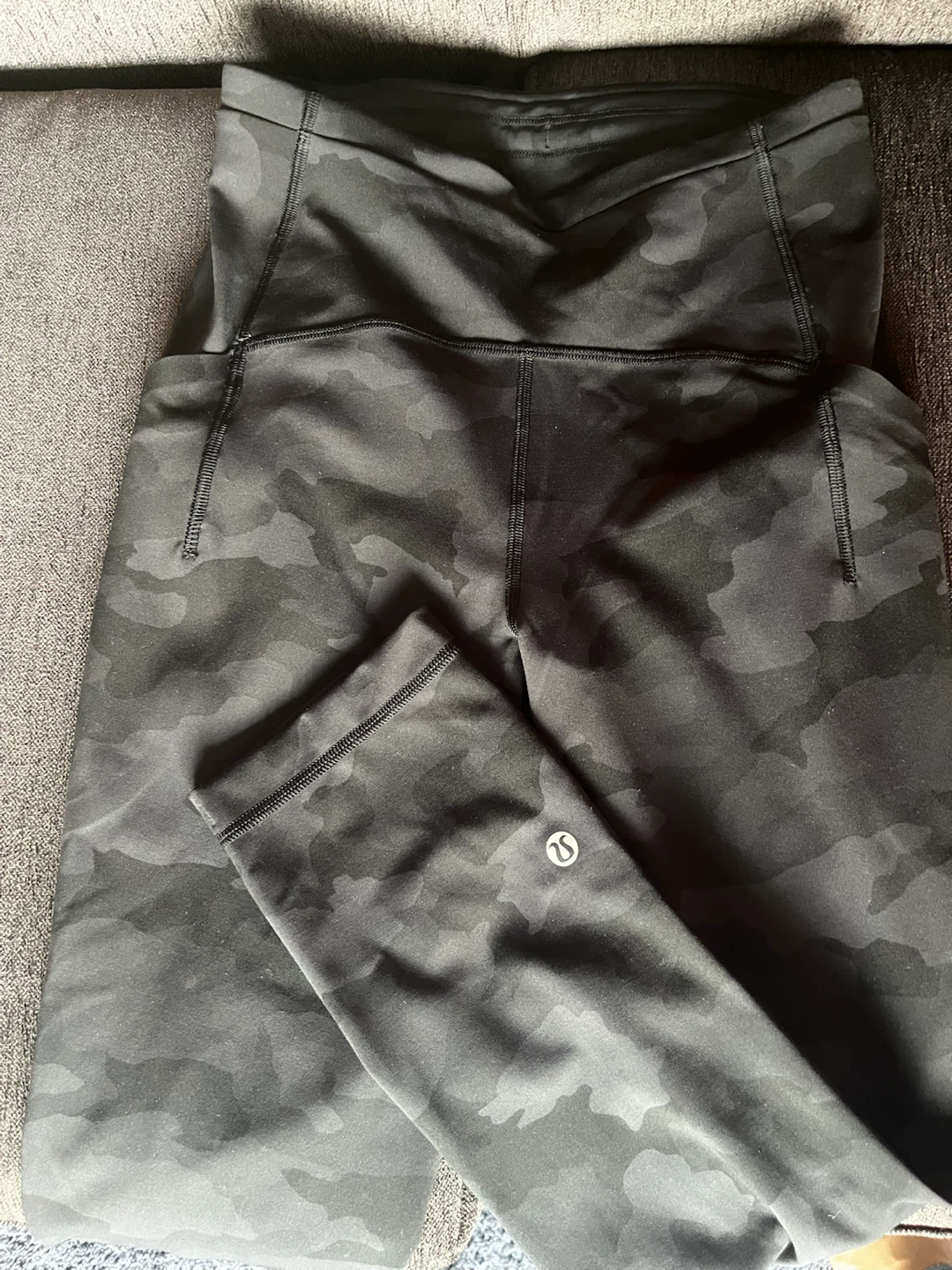 Lulu Lemon Capris Size 4 - photo 2