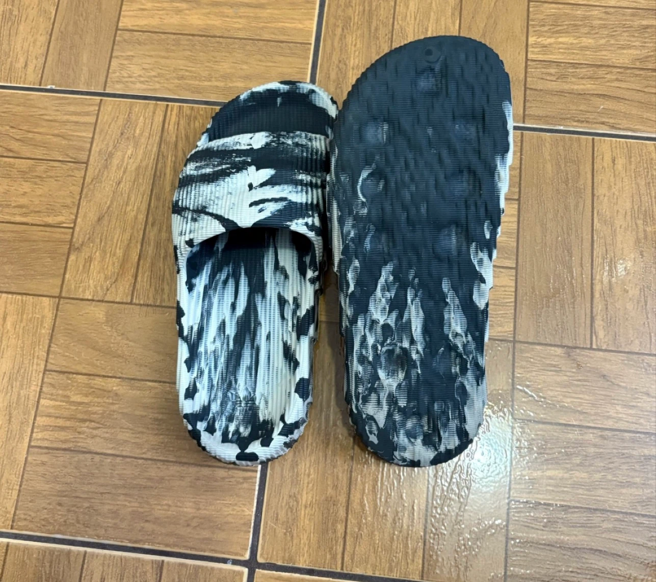 Adidas Adilette 22 Slide- Size M5/W6 ( Price is Firm) - photo 2