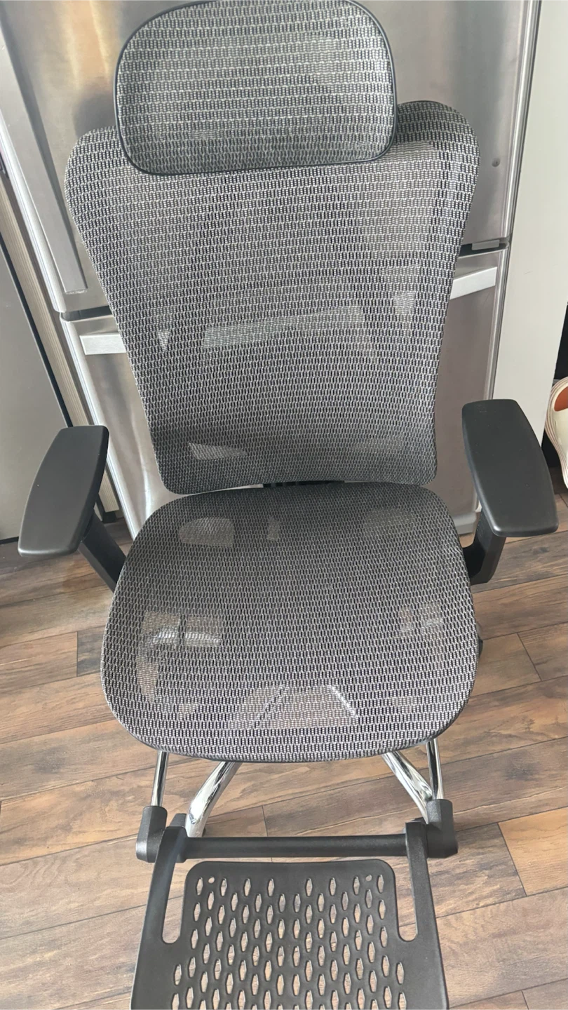 Ergonomic Mesh Office Chair with Footrest