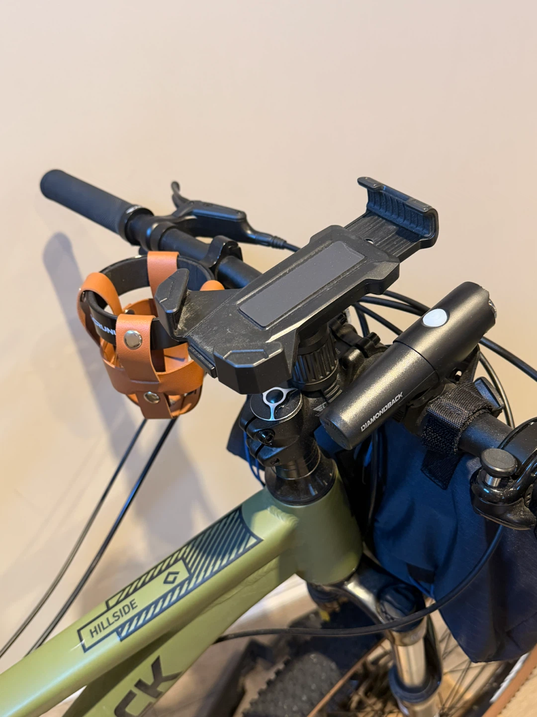 Diamondback Mountain Bike with Accessories - photo 2