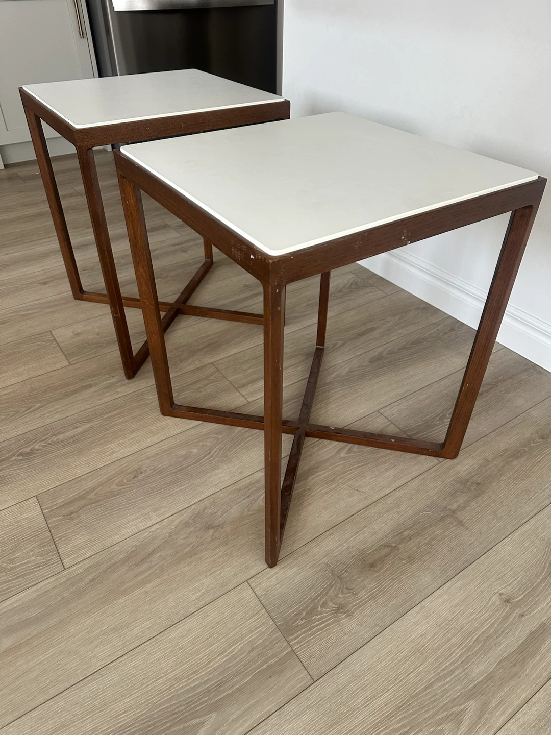 Set of 2 Modern End Tables - photo 2