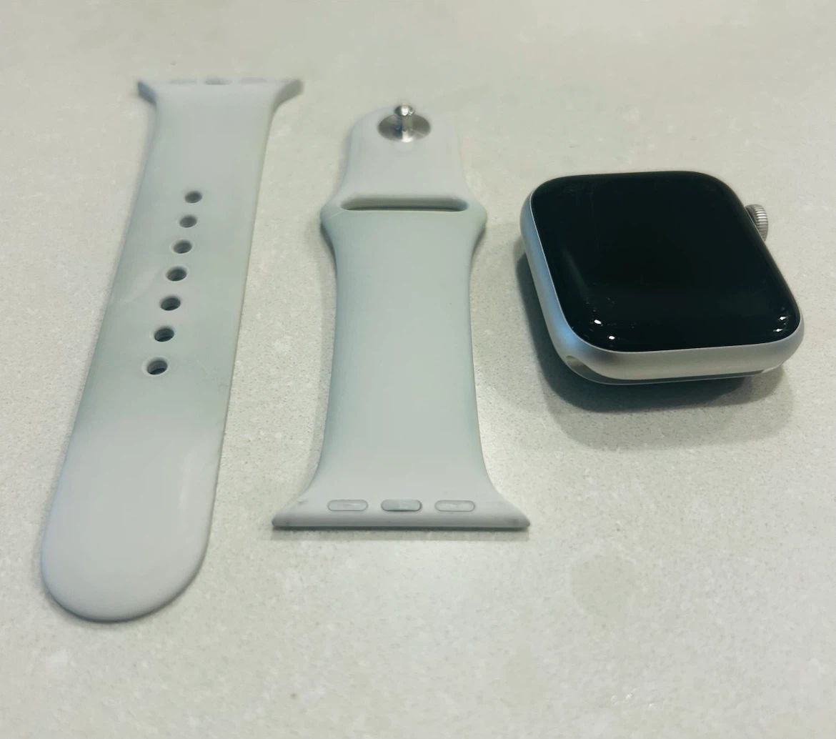 Apple Watch SE 44mm Gold Aluminum Pink Sand Sport Band
