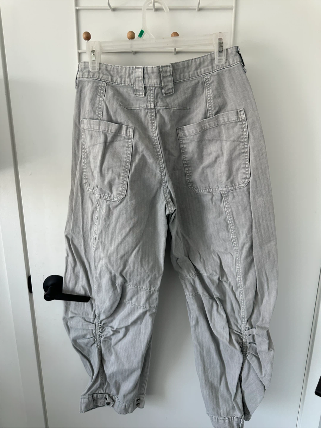 BDG Grey Cropped Cargo Pants Women's Size 6 - photo 2
