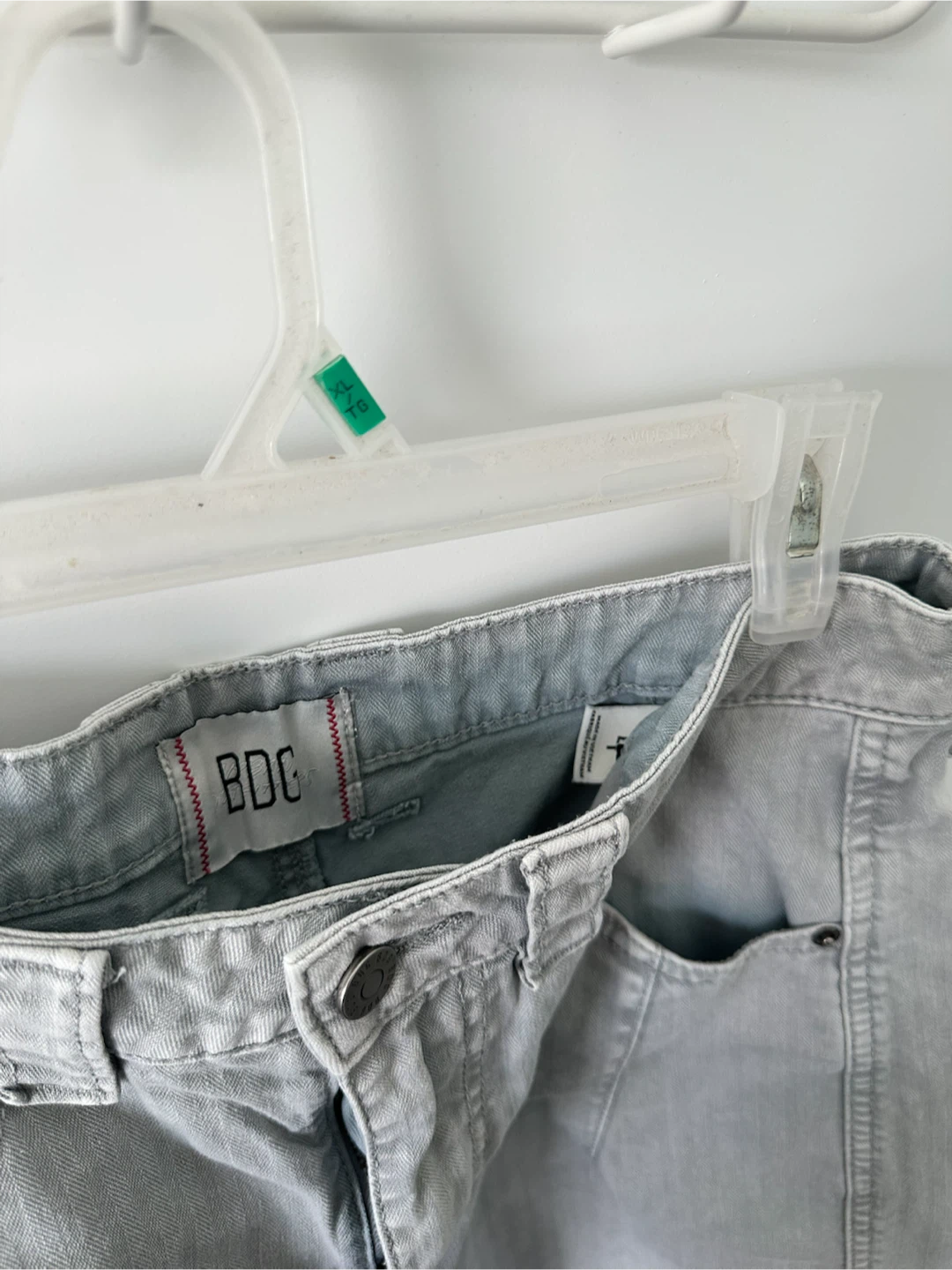 BDG Grey Cropped Cargo Pants Women's Size 6 - photo 3