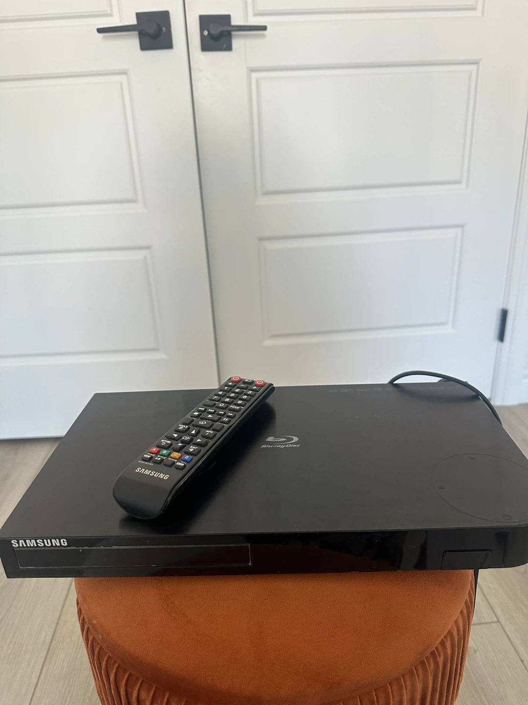 Samsung Blu-ray Disc Player with Remote - photo 2