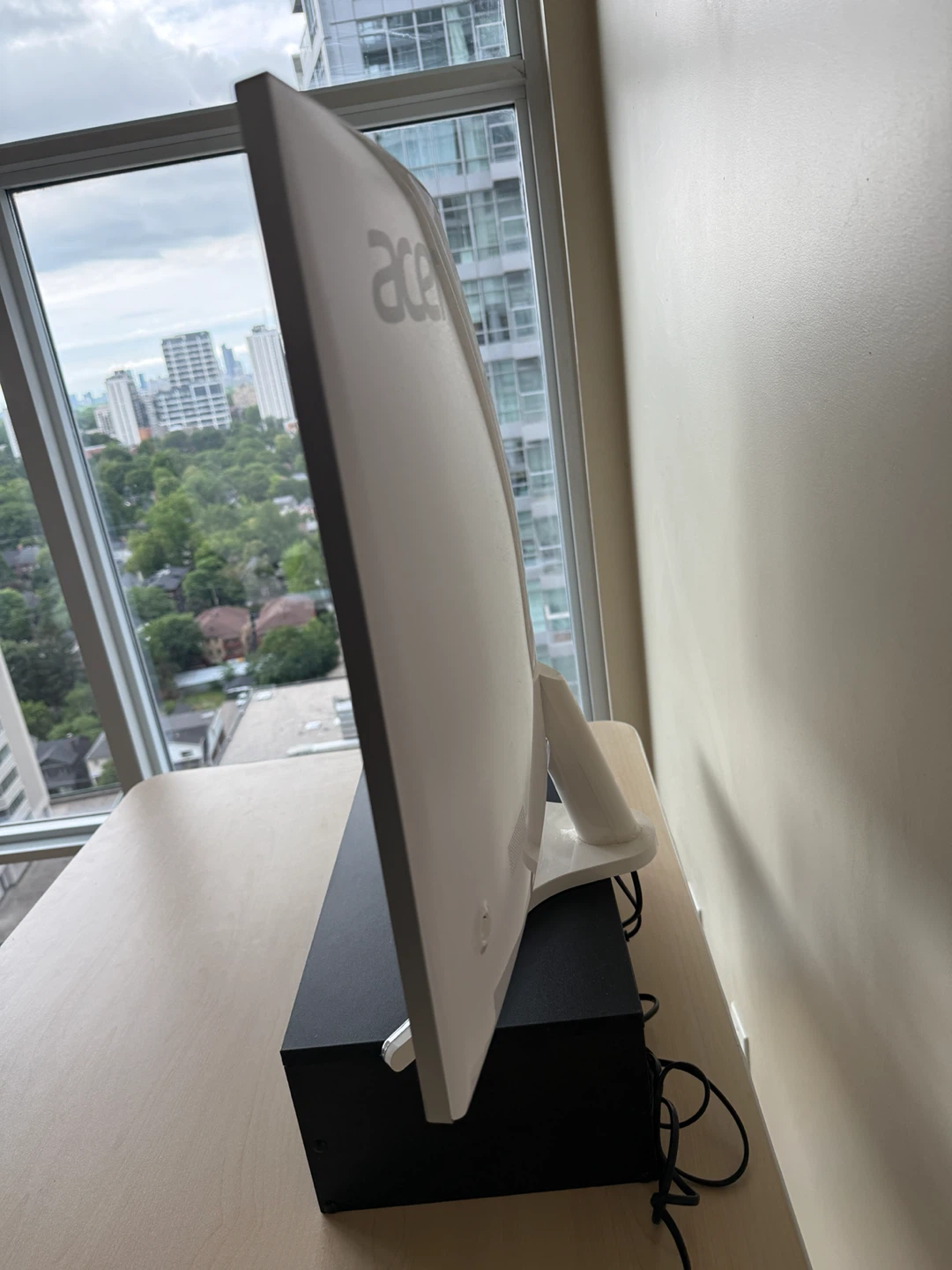 Acer Curved 31.5” Gaming Monitor - photo 2