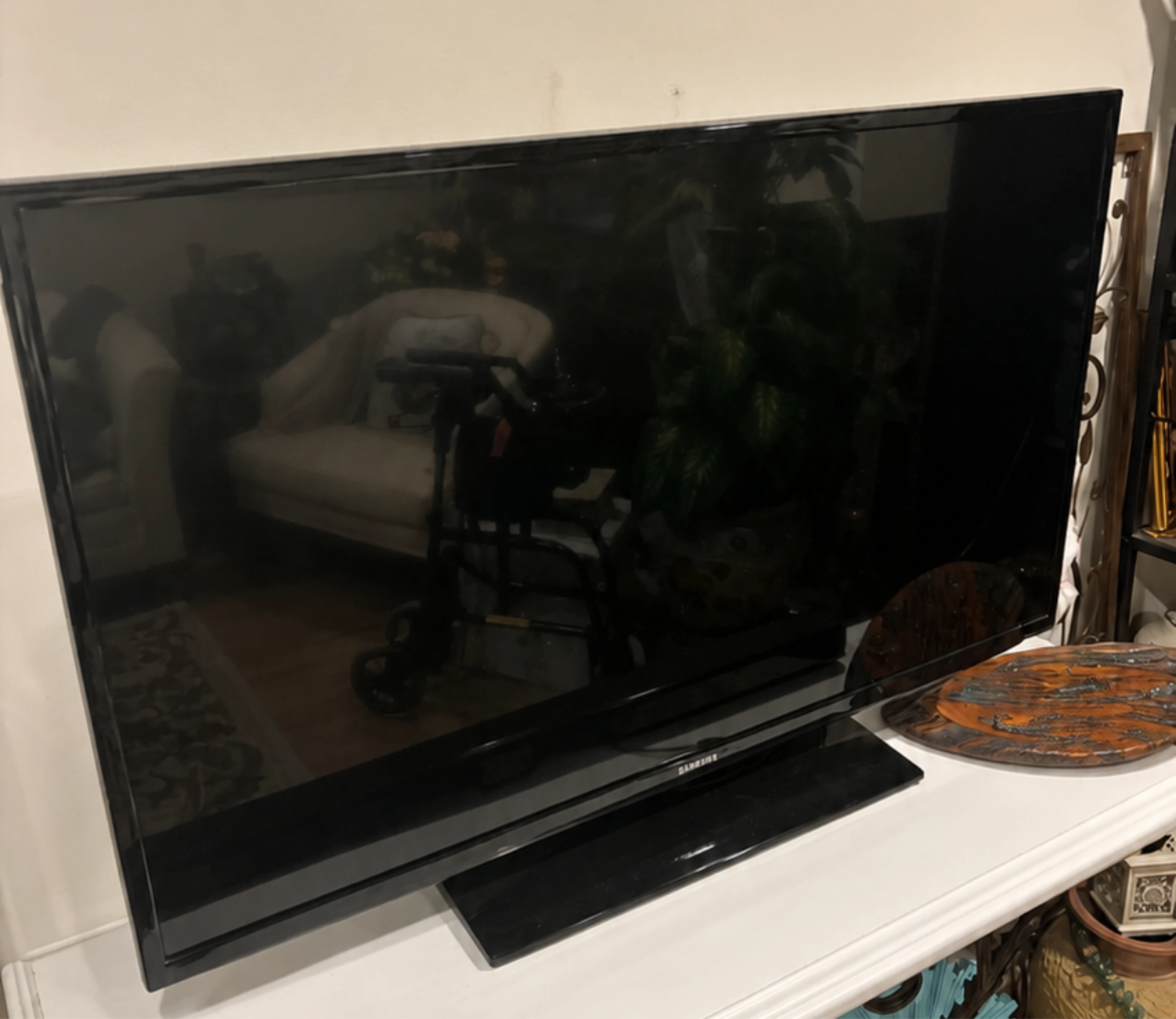 47in Samsung TV, HD 3 ports
