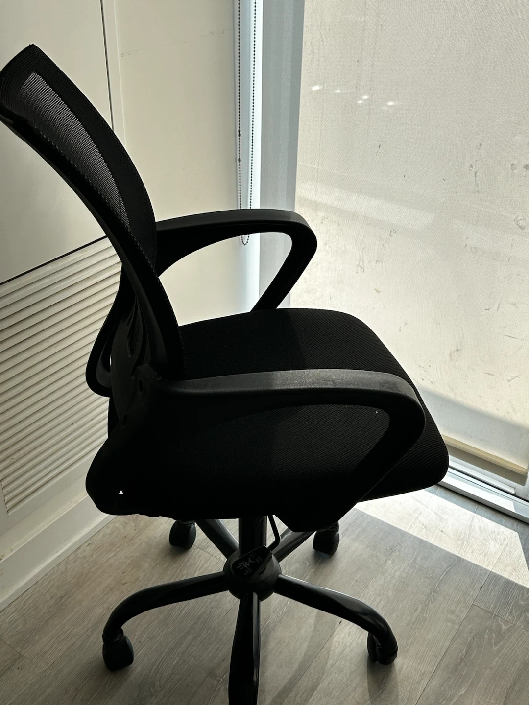 Black Mesh Office Chair - photo 2
