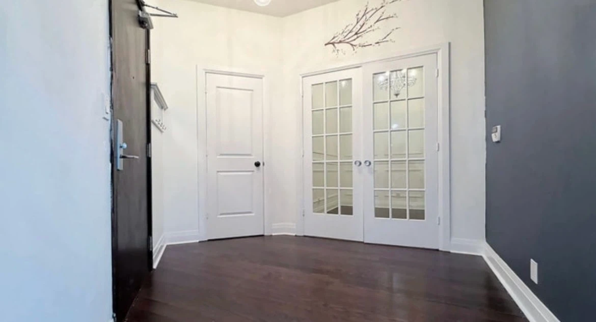 Condo for lease near square one - Immediate
