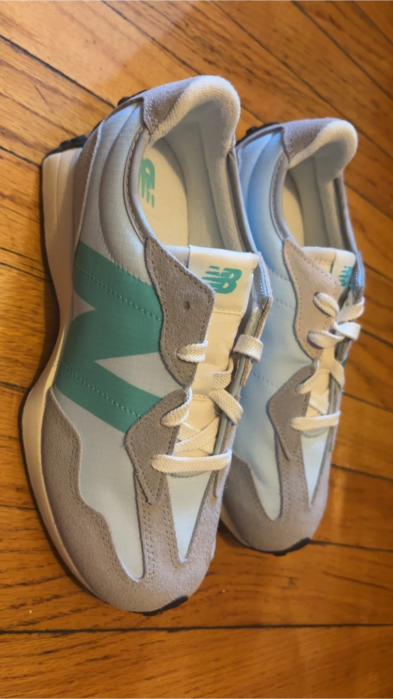 New Balance 327 Sneakers