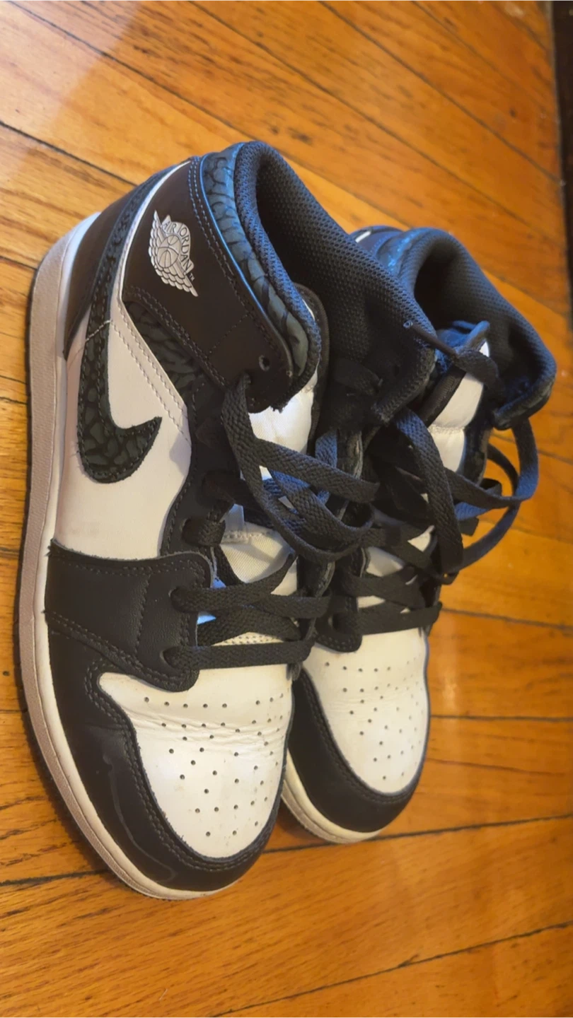 Air Jordan 1 Mid Sneakers