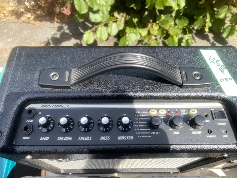 Fender Mustang I Guitar Amplifier - photo 2