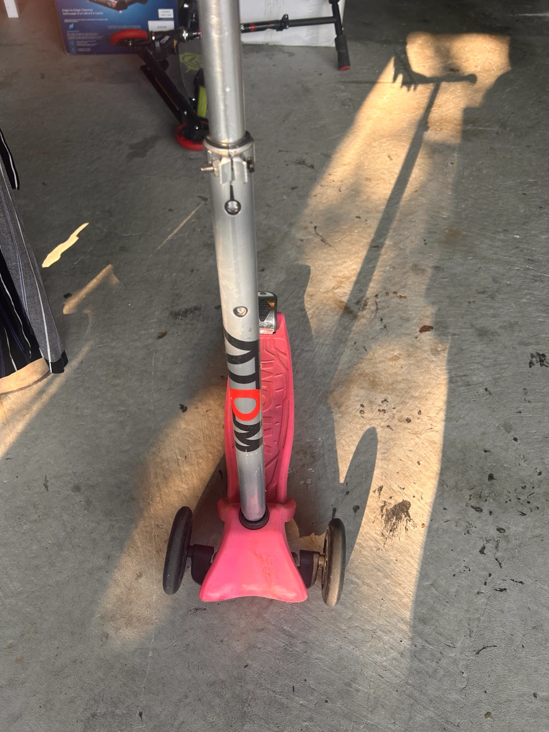 MOM Pink 3-Wheel Scooter - photo 2