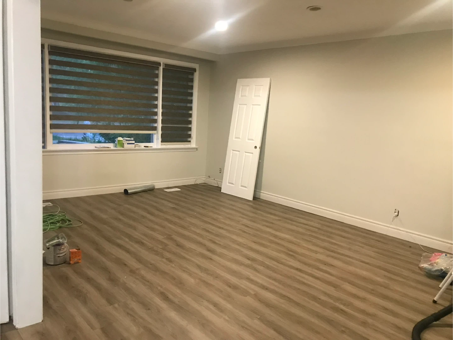 3 bedroom bungalow main floor for rent - photo 2